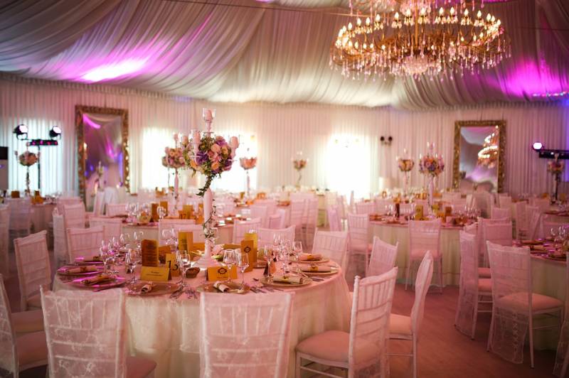 Location de projecteurs leds pour l'ambiance lumineuse d'un mariage à Marseille