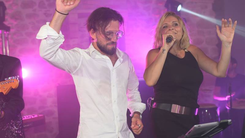 Cocktail et soirée ultra festifs avec orchestre pour mariage à Marseille dans les Bouches-du-Rhône (13) entre 50 et 300 personnes