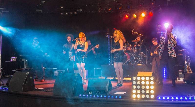 Groupe de musique avec un répertoire variété internationale pour mariage à Lyon (69)